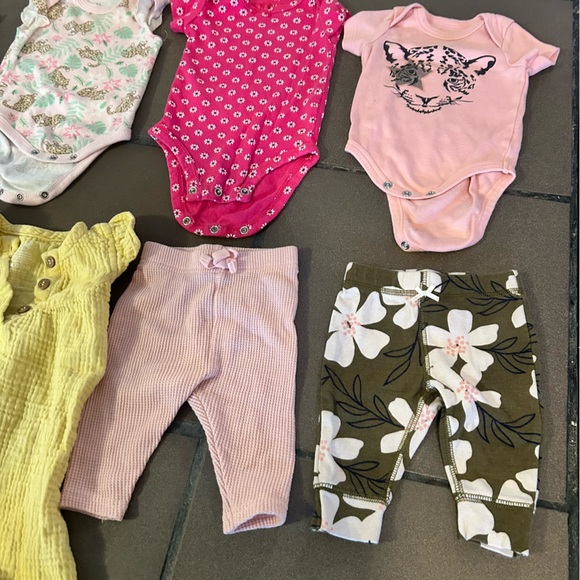 0-3 Month Baby Clothing Bundle - Picture 3 of 10